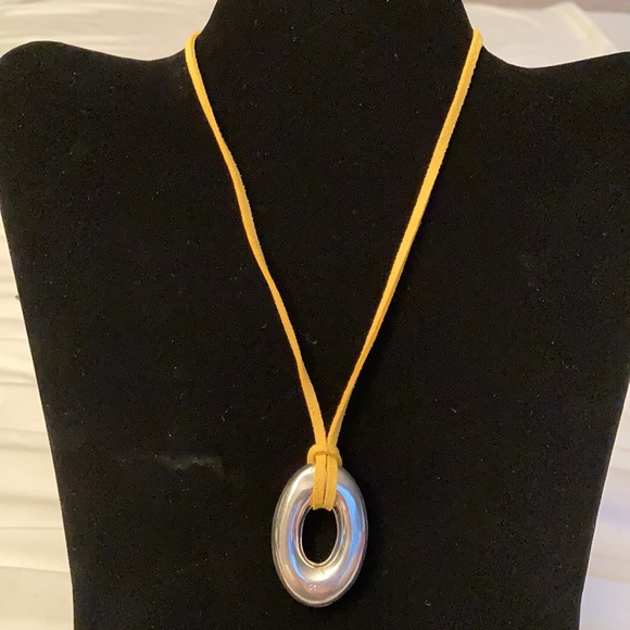 Premier Design silver pendant w leather band - Picture 2 of 3